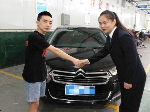 奥迪女销售员吃瓜视频在线观看,网络热议的幕后故事