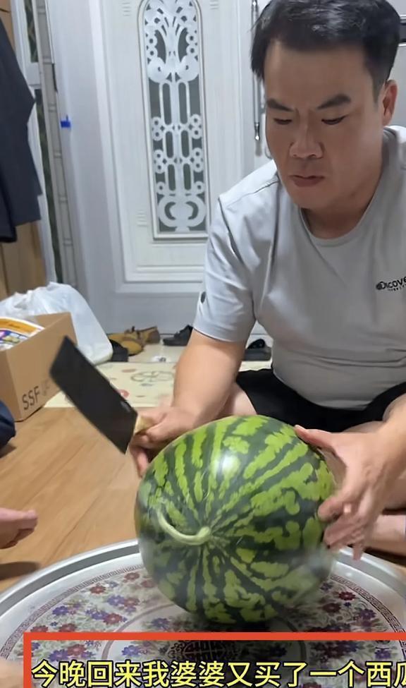 吃瓜的视频播放,揭秘热门吃瓜视频背后的播放热潮