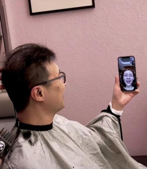 汪峰唱歌吃瓜视频,这波操作太搞笑！