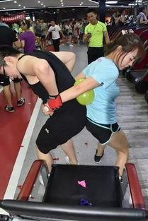 爱健身的吃瓜小伙儿视频,揭秘健身饮食那些事儿